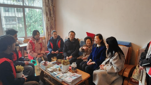 学校已组织师生走进袁家岗社区,开展“渝善渝美 志愿重庆”学雷锋关爱空巢老人活动.png