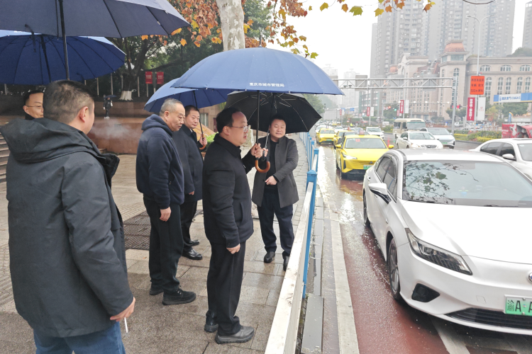 市城市管理局副局长曹阳调研西南医院周边缓堵促畅工作情况