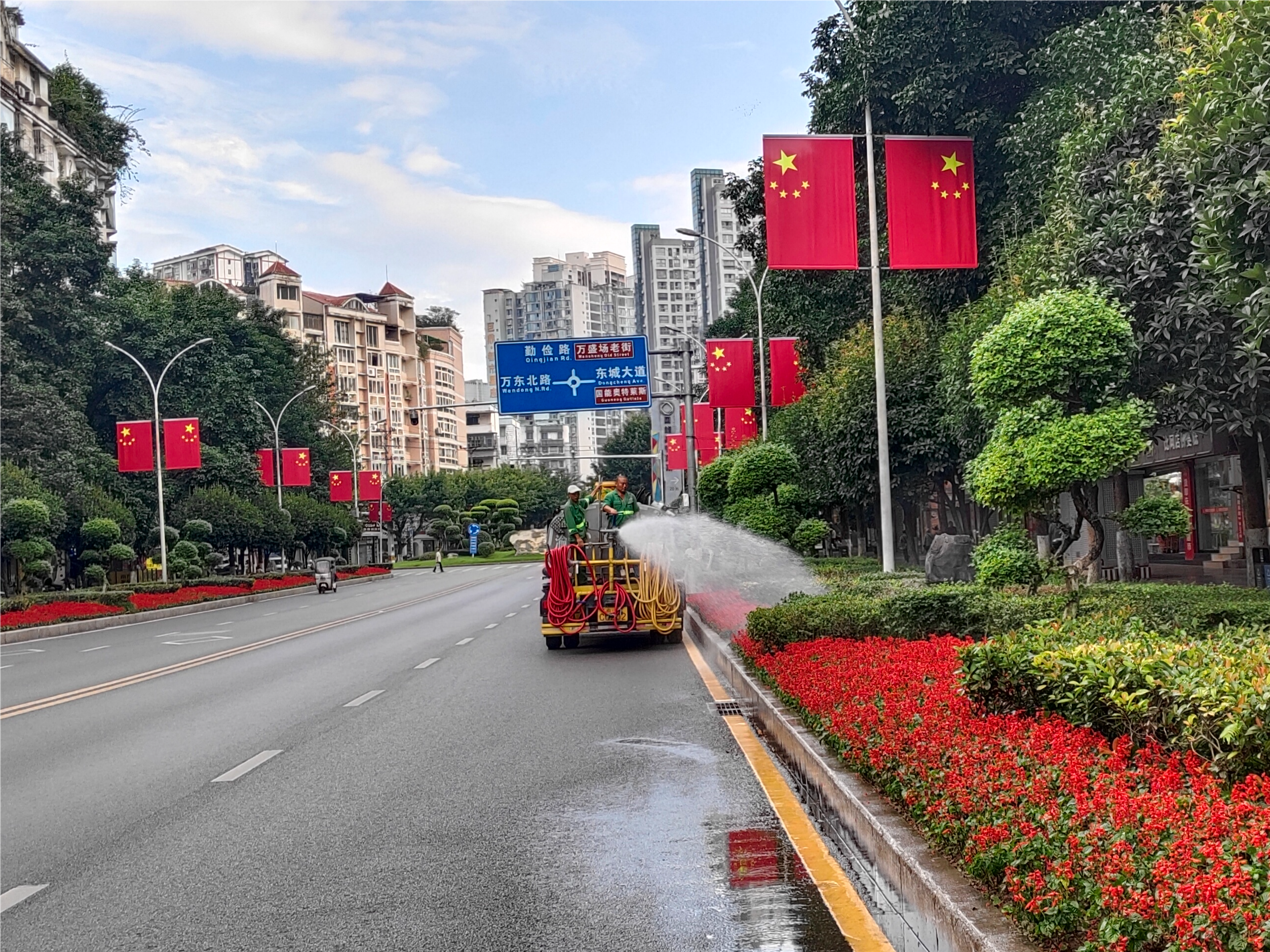 万盛经开区“双节”坚守岗位 全力保障城市平稳运行3.png