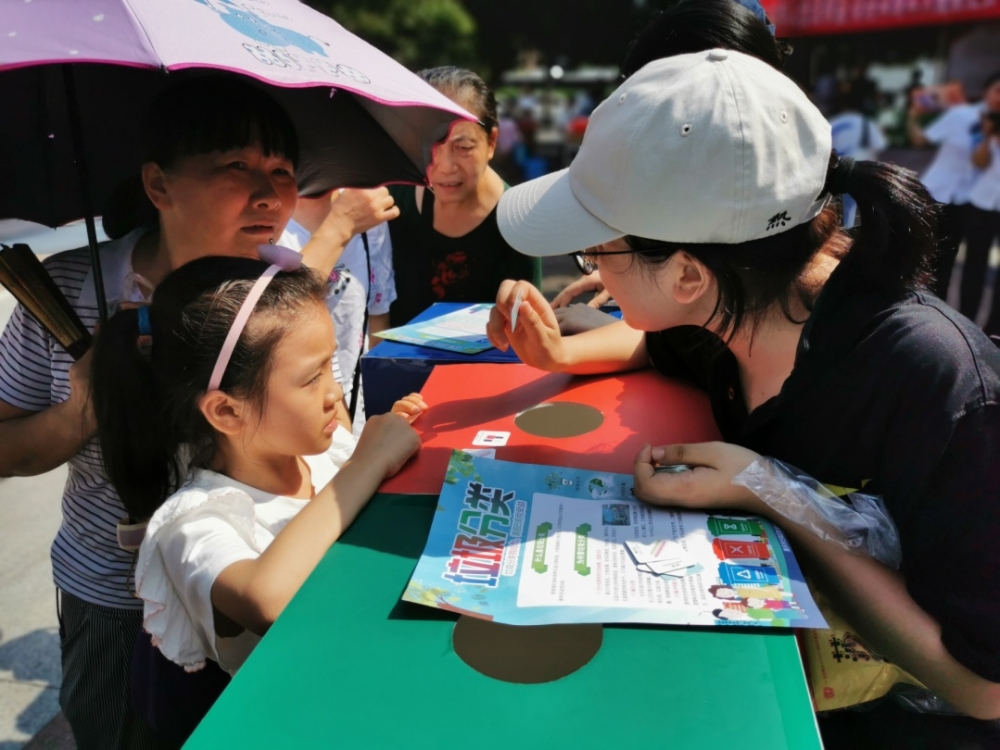 上游新闻:重庆市巴南区垃圾分类“进社区”系列宣传活动启动仪式暨首场活动在花溪街道举行5.jpeg