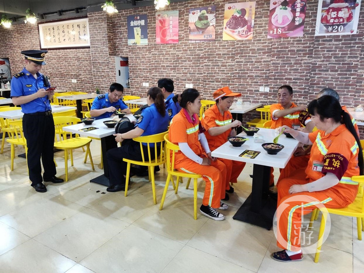 上游新闻:发现重庆之美 市民点赞三天破500万人次 “最美”龙虎榜又有新变化6.jpg