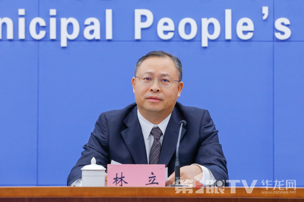 华龙网:让城市“烟火气”与“整洁有序”平衡 市民发现违规占道行为可以热线反映.jpg