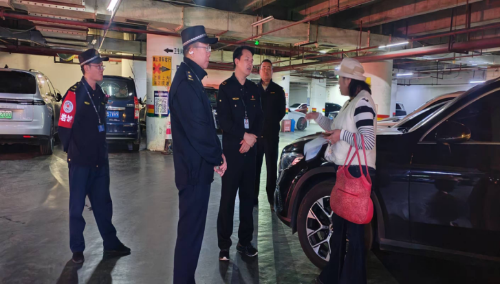 华龙网:沙坪坝区多部门联合整治停车库违规经营 推动《重庆市停车管理条例》落地见效2.png