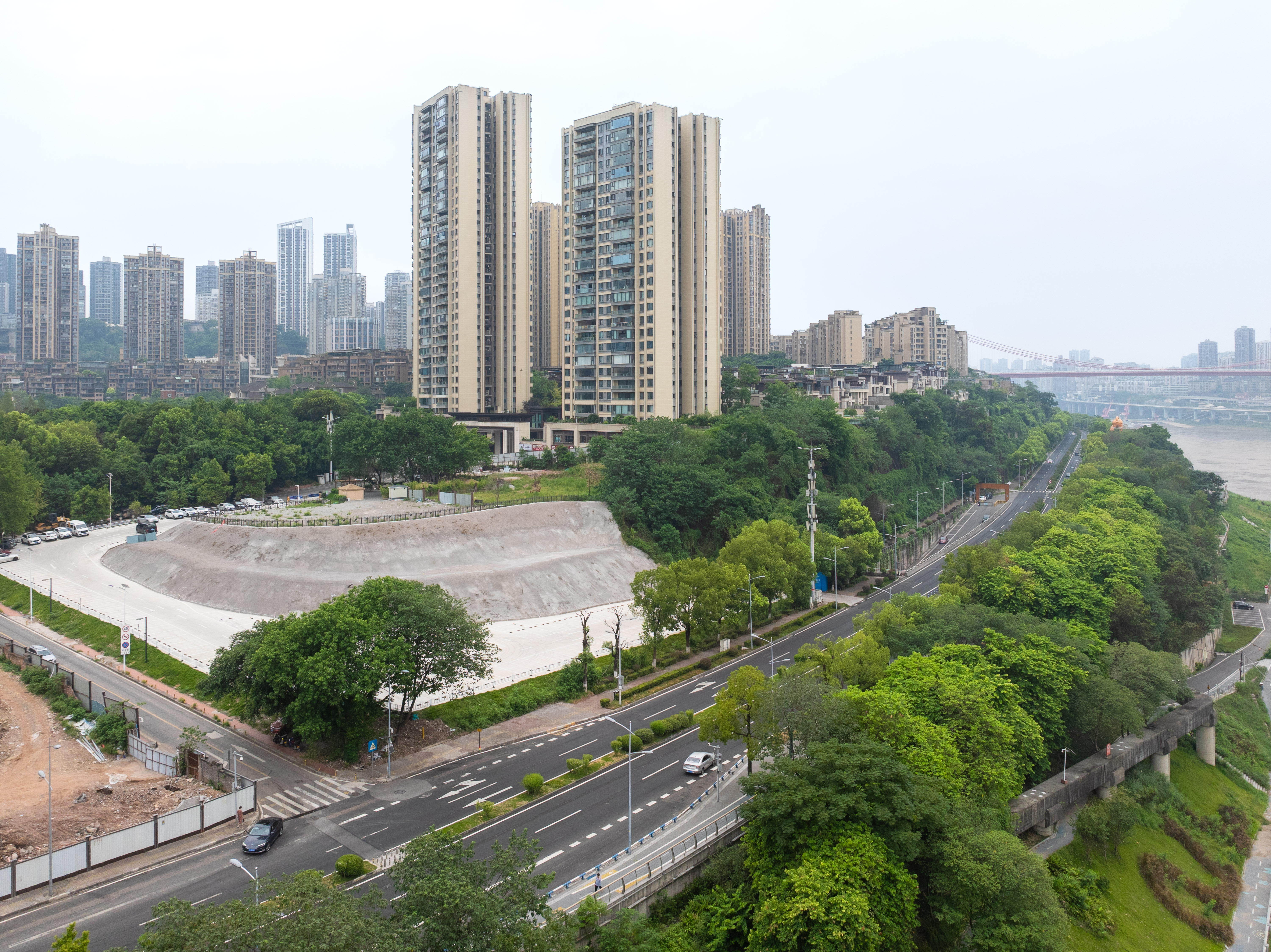 重报观察|巧解拆与建难题,看重庆城市围挡如何上演“变形记”