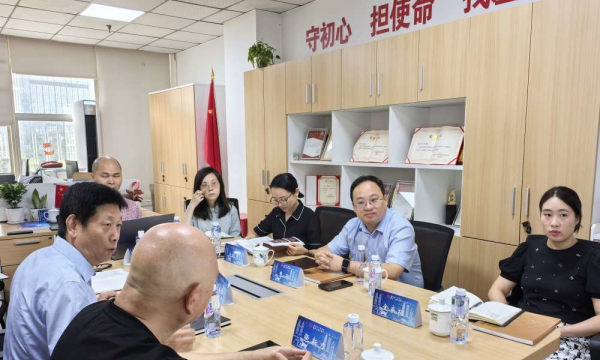 市城市管理局副局长曹阳带队到重庆市广告协会调研