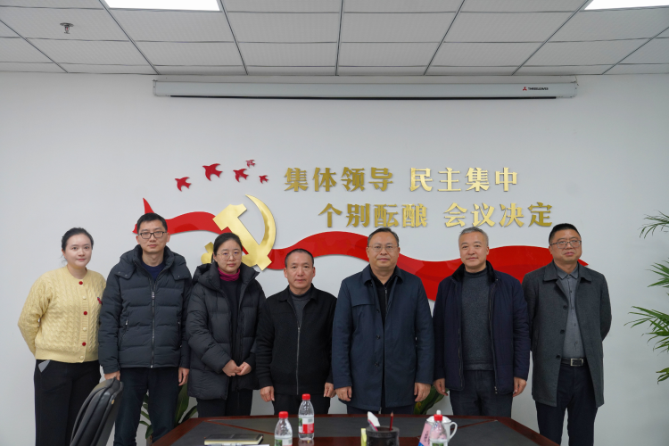 市城市管理局副局长林立一行到市市政环卫监测中心开展春节走访慰问活动