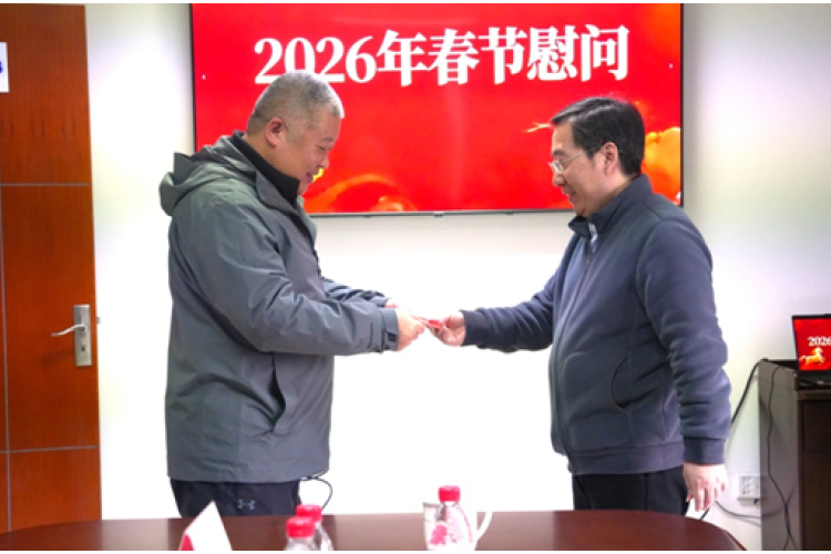 市城市管理局副局长李昌良赴市园林文化中心开展春节走访慰问