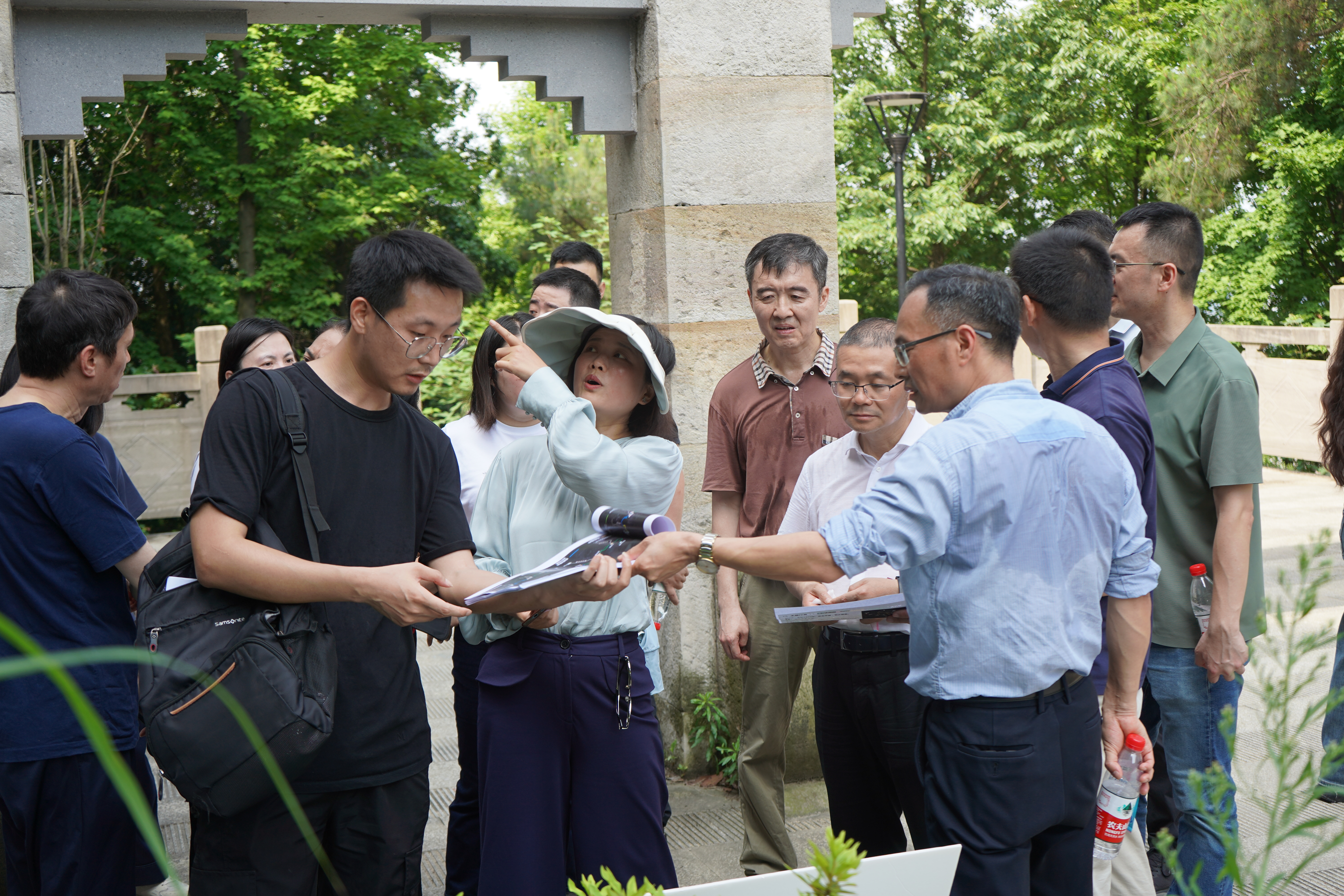 市城市管理局调研南岸区南山花冠步道线路建设工作2.jpg