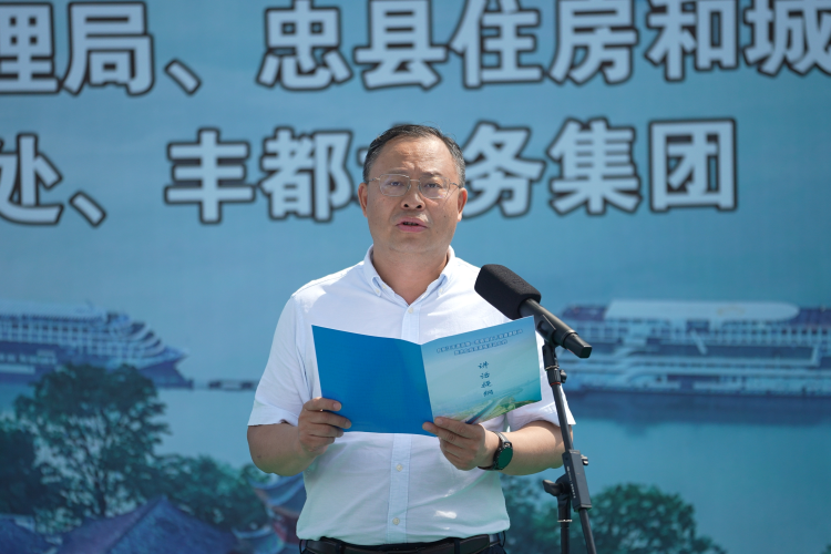 市城市管理局组织开展长江干流清漂联动暨水上应急演练