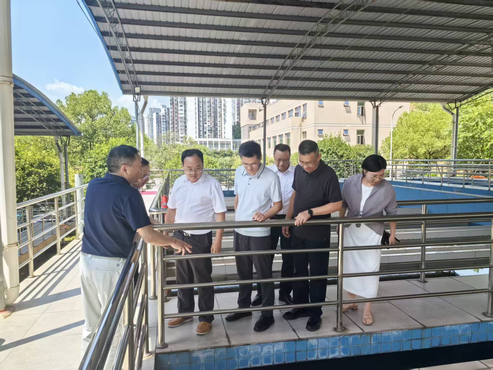 市城市管理局副局长曹阳带队检查迎峰度夏城市供水保障和安全运行工作1.jpg